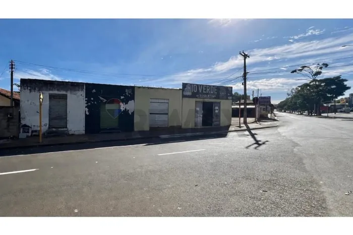 Terreno comercial com casa a venda
