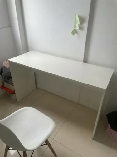 Mesa e cadeira
