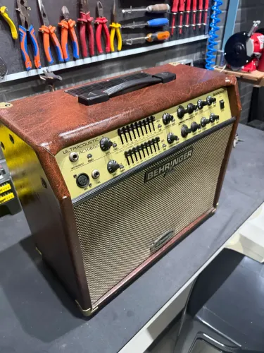 Amplificador Behringer ACX 1800