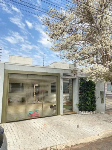 Casa no Vale das Perobas, 1 suite, 2 quartos, wc social, sala, cozinha, 2 vagas paralelas