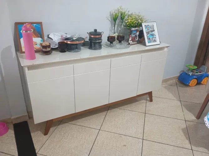 Buffet de madeira laqueado