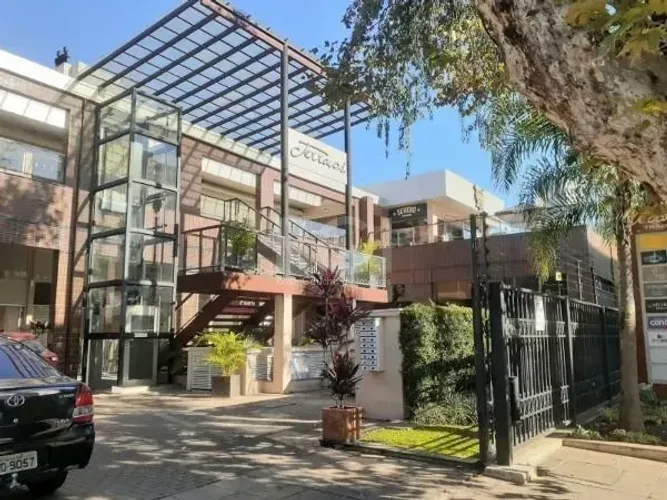 Loja em Porto Alegre, no bairro Tristeza, para locação.