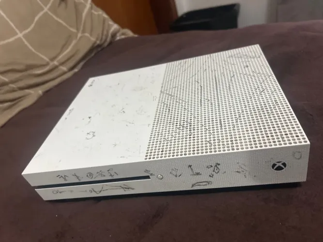 Xbox One S (sem controle)