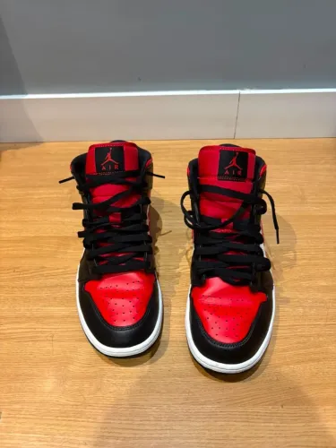 Air Jordan 1 Mid Original Tamanho 42 - Excelente Estado