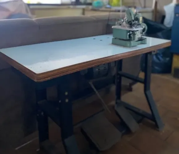 Máquina Overlock Semi Industrial Com Mesa