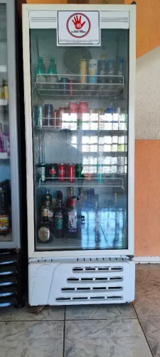 Geladeira Expositora Vertical