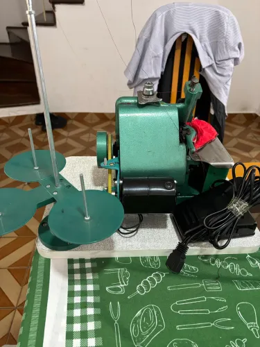 Máquina de costura overloque semi industrial