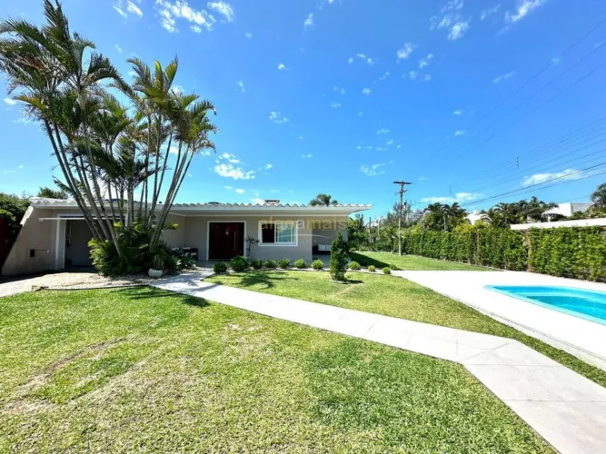 Casa Mobiliada com Piscina em Atlântida, Xangri-Lá, esquina, divisa com Capão da Canoa - V