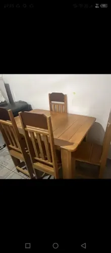 Mesa com 4 cadeiras de madeira incrível e de alta elegância