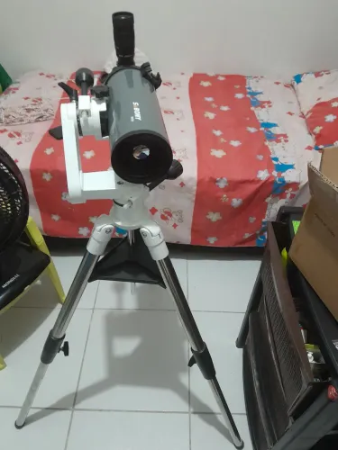 Telescópio seminovo Svbony Mk90 . Com ocular de zoom,tripé e 2 Diagonal, 90 e 45 graus.