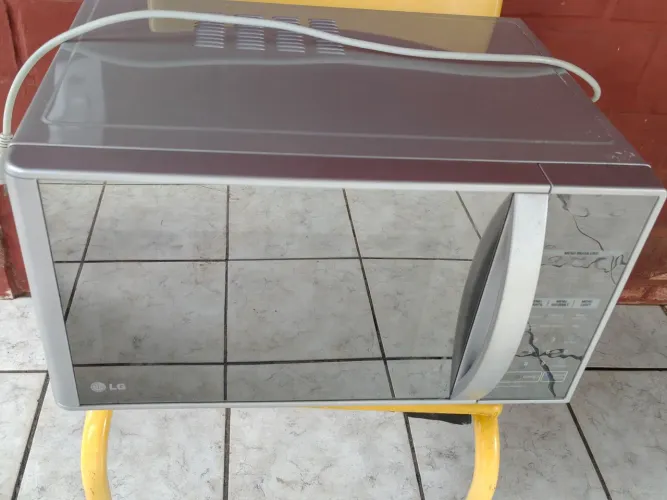 Micro-ondas LG Grill 30L MH7053RA - painel com defeito