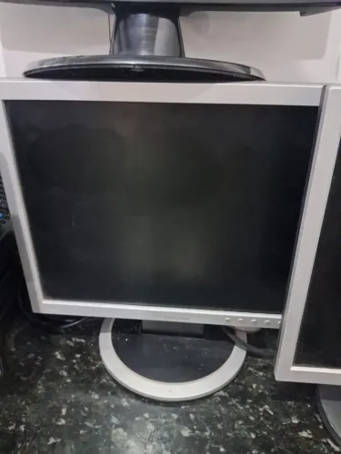 Monitores - Pc - Tela - 15 e 14 polegadas.