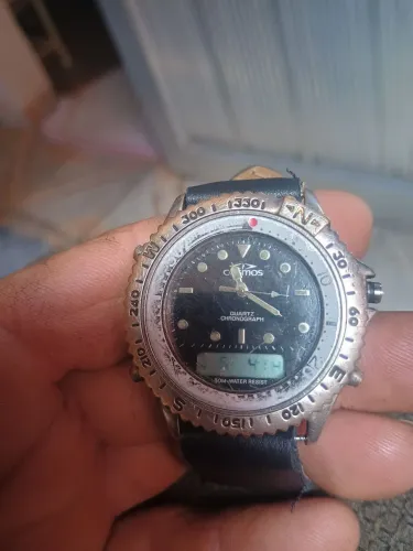 O relógio cosmos vintage anos 80