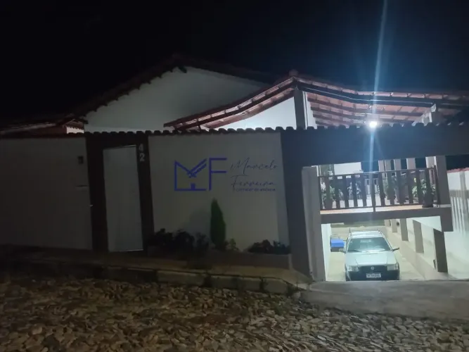 Excelente casa com 03 Quartos em área nobre de Florestal/MG