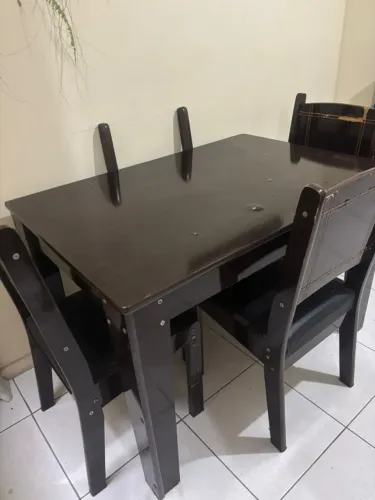 Mesa de jantar retangular 4 cadeiras