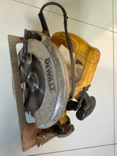 Serra circular manual Dewalt 220V 1800w