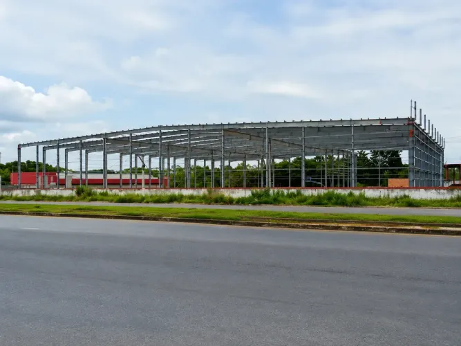 GALPÃO DE GRANDE PORTE NA TORQUATO TAPAJÓS  LOCALIZAÇÃO ESTRATÉGICA