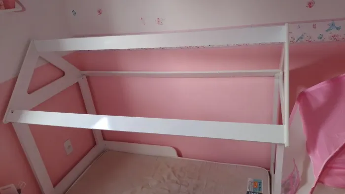 Cama montessoriana infantil 