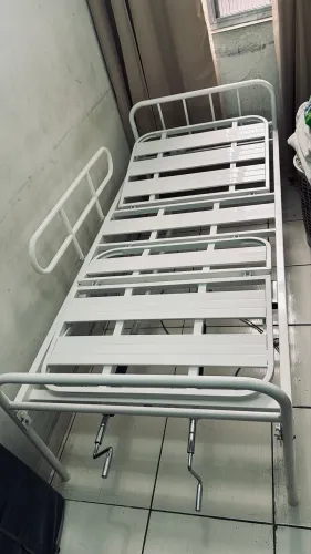 Cama hospitalar Manual - Excelente Estado
