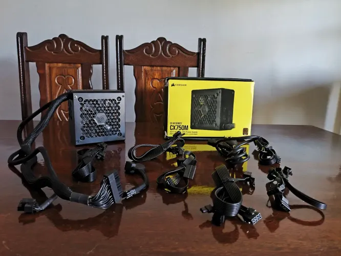 Fonte Corsair 750w Semi-Modular