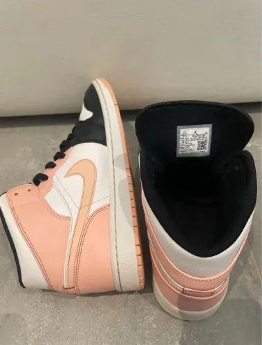 Air Jordan 1 Mid 'Crimson Tint'