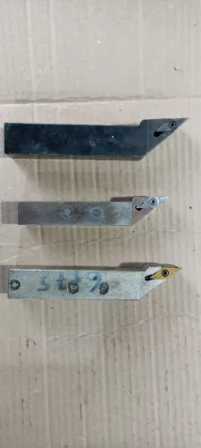 Ferramentas para torno, insertos e parafusos