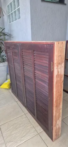 Vendo janela de madeira