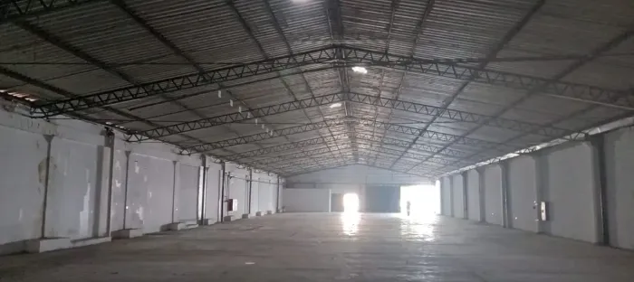 ALUGA - SE  EXCELENTE GALPÃO D. INDUSTRIAL MED. 1400 M2  C/ HABITE - SE EM CONDOMÍNIO!