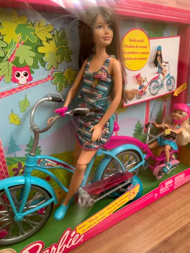Bonecas Skipper e Chelsea com bicicleta