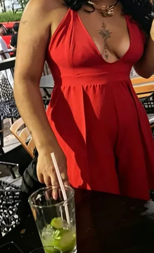 Vendo lindos vestidos semi novos 