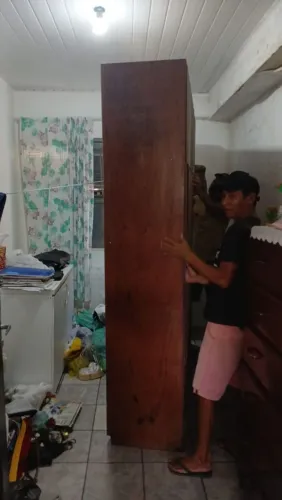 Vendo um guarda roupa usado de solteiro de madeira angelin pedra 2 portas