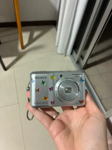 câmera cybershot cinza