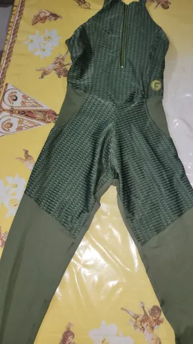 Lindas roupas femininas de marcas reconhecidas
