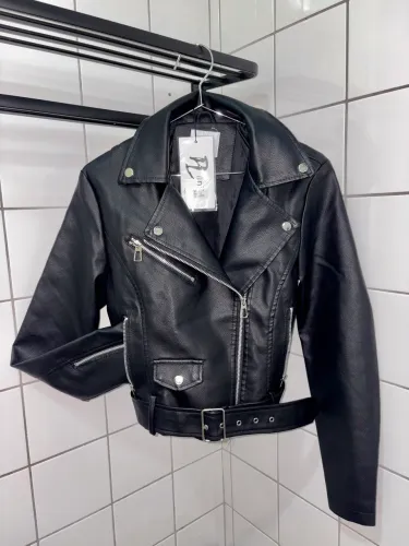 Jaqueta Biker Feminina Couro PU Preta - Tamanho M - Nova com Etiqueta
