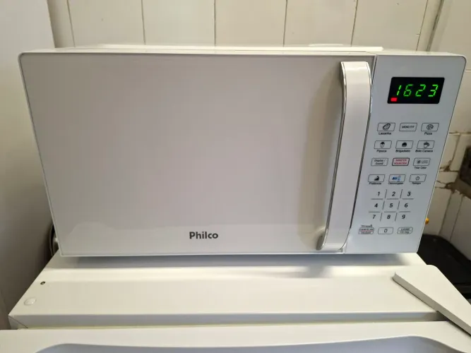 Micro-ondas Philco PMO23B de 20 litros usado