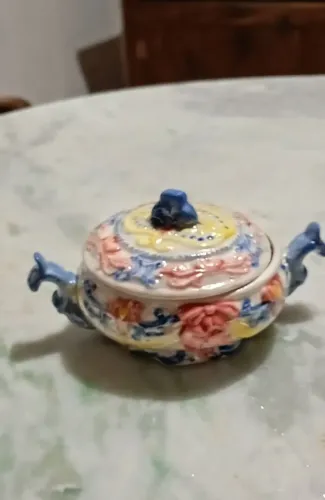 Tigela com Tampa de Porcelana Floral Pintada a Mão Estilo Capodimonte Vintage