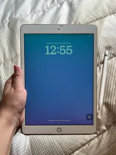 iPad 7ª geração, 32GB, Rose Gold com Apple Pencil 1ª geração