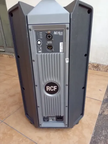 Caixa acústica RCF ART710A 115V
