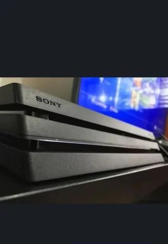 PS4 PRO 1TB 2 CONTROLES