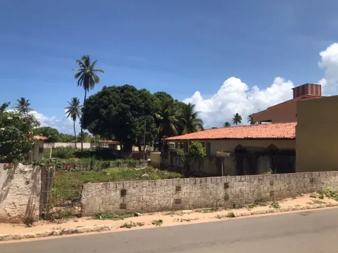 TERRENO EM PITIMBU/PB - AV. PRINCIPAL - DUAS FRENTES - 80 METROS DO MAR