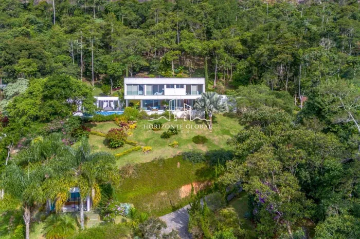 Casa de alto padrão no Quinta do Lago com vista para a Maria Comprida