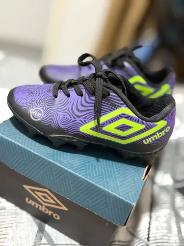 Chuteira infantil umbro