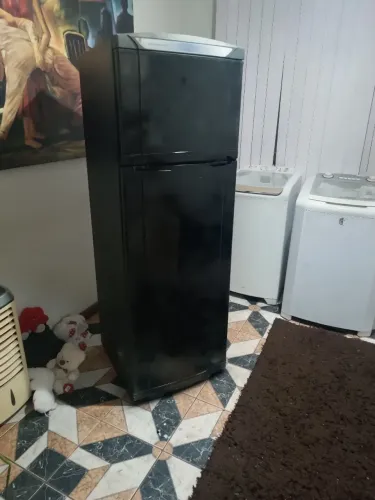 Geladeira continental 370 litros ótimo estado funciona perfeitamente 