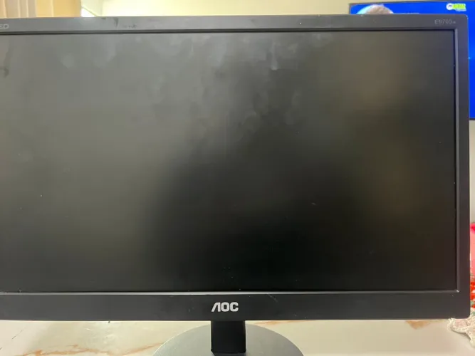 Monitor gamer AOC, pouquíssimo uso