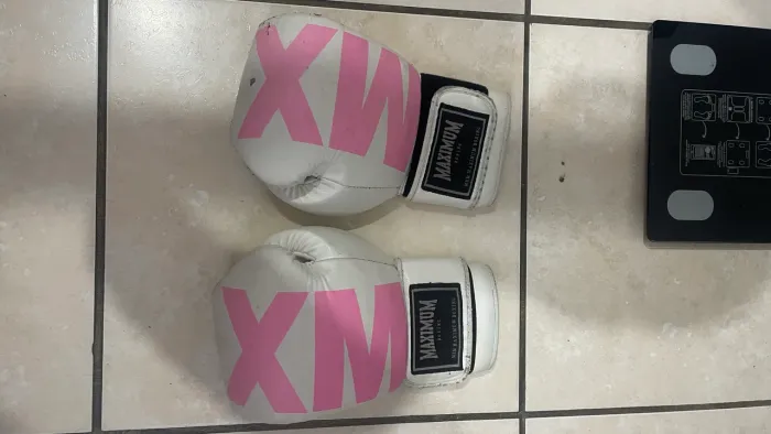 LUVA MAXIMUM BRANCA COM ROSA