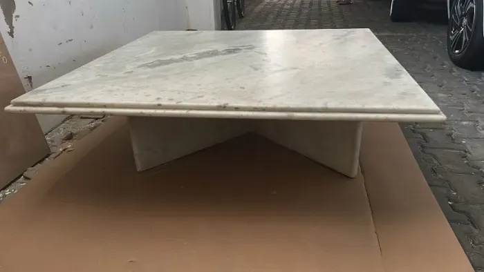 Vendo mesa de centro quadrada, 1x30 por 1x30 m² , marmore branco. R$ 2.500,00