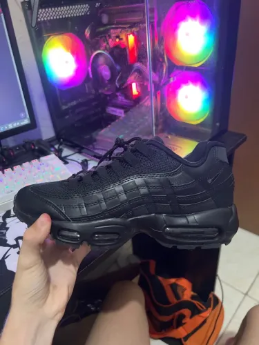 Air max 95 triple black