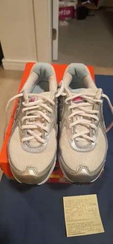 Nike shox feminino numero 36 comprado em 2011 e nunca usado com nota da centauro
