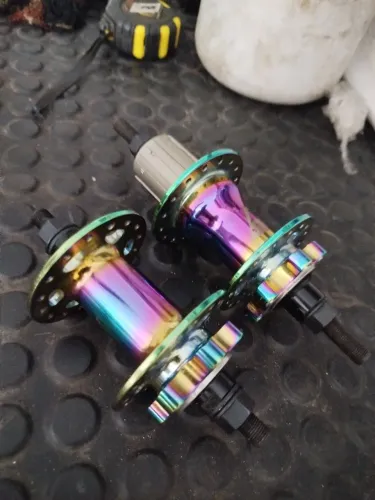Par de cubos barulhento absoluto Brutus 32 furos