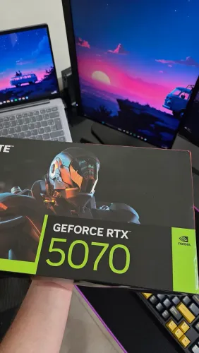 (Lacrada) RTX 5070 12GB Gigabyte Windforce OC SFF Geforce Nvidia